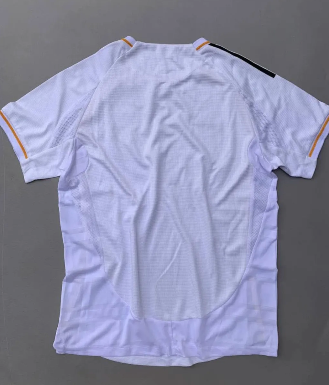 Real Madrid - 2025/26 DOMICILE MAILLOT (Player Version)